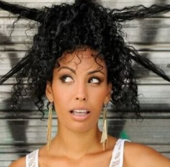 HOW TO FIND THE RIGHT AFRO HAIRSTYLIST?